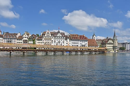 Rathausquai und Kapellbrücke in Luzern